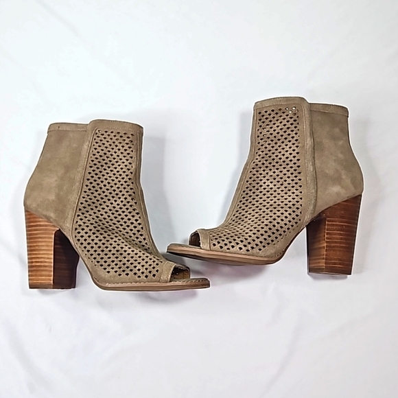 Lucky Brand Gray Suede Heeled Boots Sz 8.5 - Picture 8 of 8